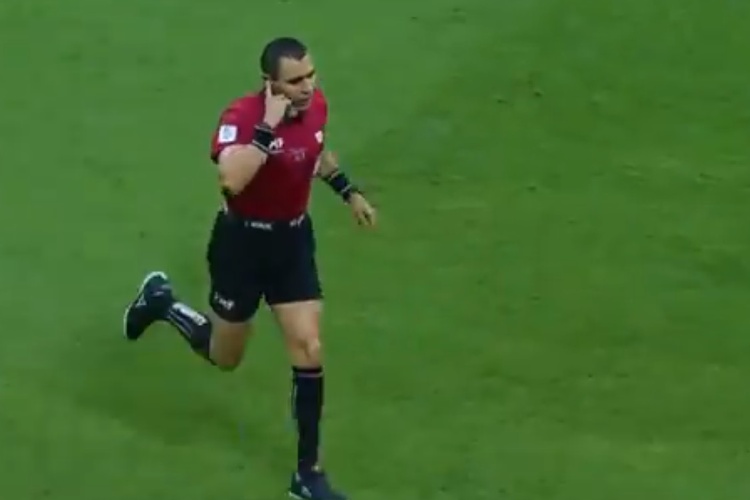 'Gato' Ortiz otra vez con polémico arbitraje en plena liguilla (VIDEO)
