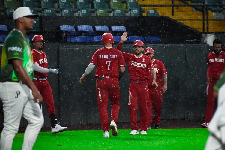 El Águila de Veracruz triunfa ante los Pericos de Puebla y amarra la serie 