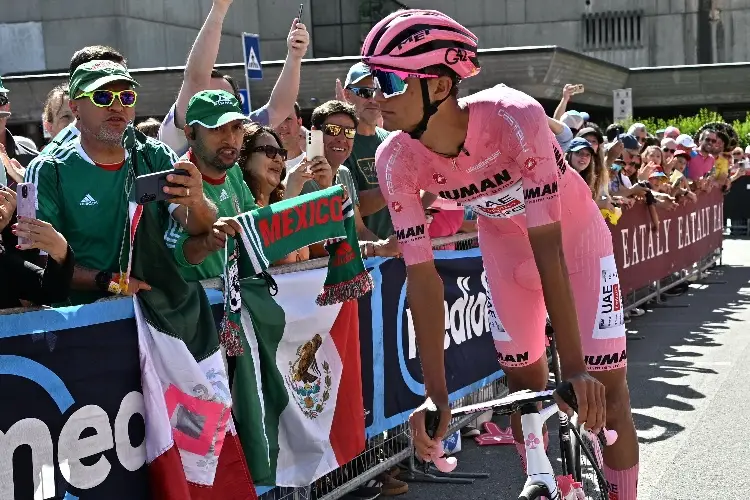 Ciclistas mexicanos se rinden ante Isaac del Toro luego del Giro de Italia 