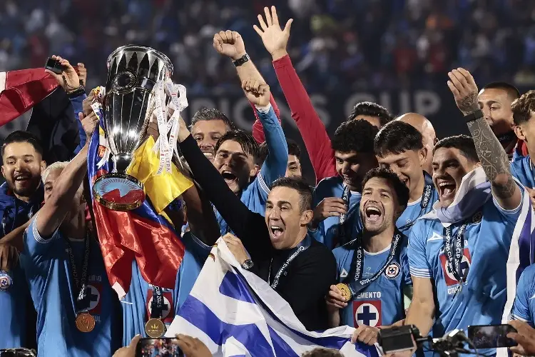 Oficial: Cruz Azul le dice adiós a Vicente Sánchez pese a ganar la Concachampions 