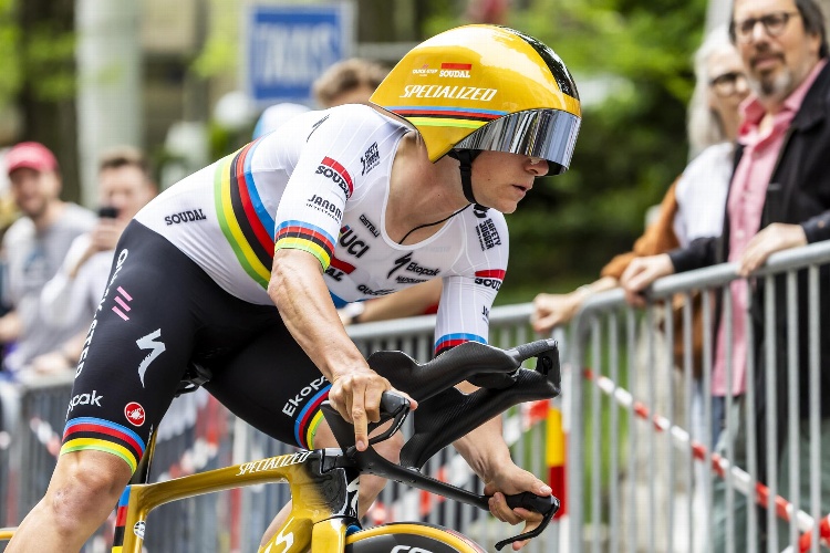 Remco Evenepoel arrasa en la contrarreloj del Critérium del Dauphiné 2025