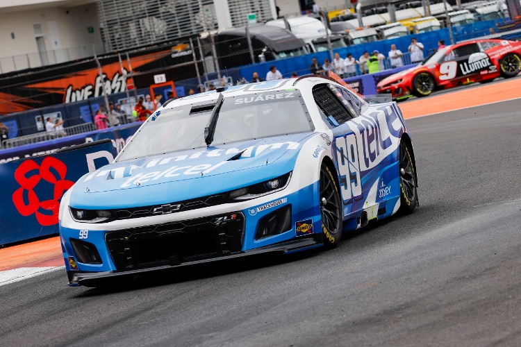Mexicano Daniel Suárez se queda lejos del podio en la NASCAR Cup Series de la CDMX 