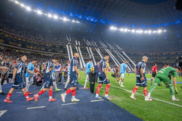 La afición de Rayados invade el Rose Bowl previo a su debut en el Mundial de Clubes (VIDEO)