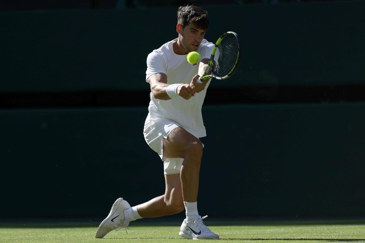 Alcaraz camina a tercera ronda de Wimbledon