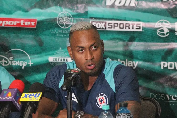Esto dijeron los futbolistas de Cruz Azul al llegar a Veracruz (VIDEO)