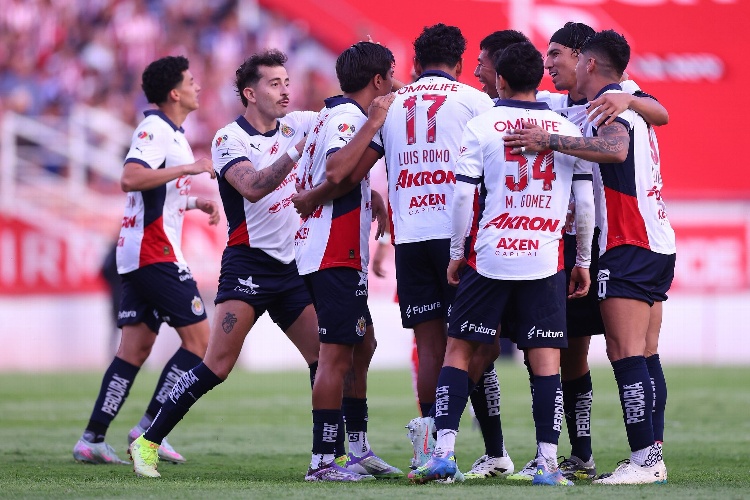 Chivas vence a Necaxa de Fernando Gago