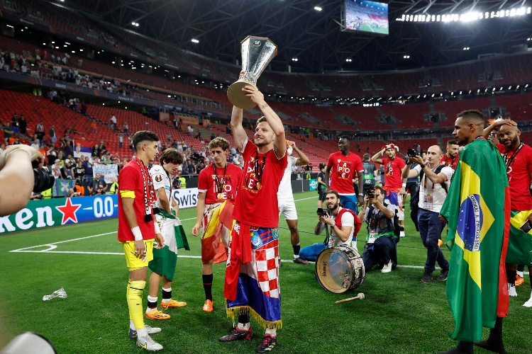 Ivan Rakitic confirma su retiro del fútbol tras una gran carrera 