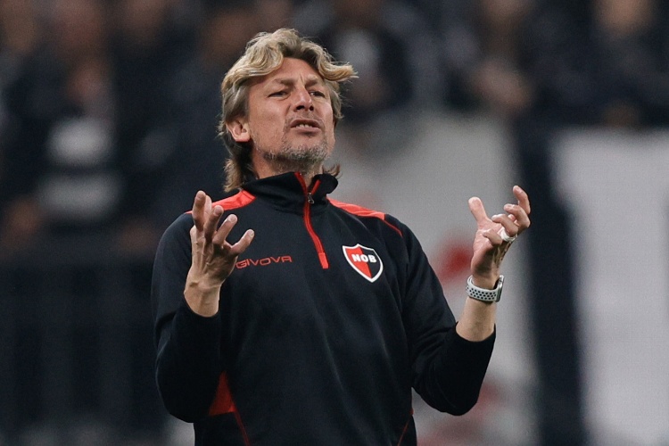 Gabriel Heinze de dirigir a Newell's a ser auxiliar en el Arsenal