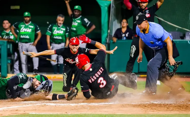 El Águila de Veracruz se impone a los Bravos de León en el inicio de la serie 