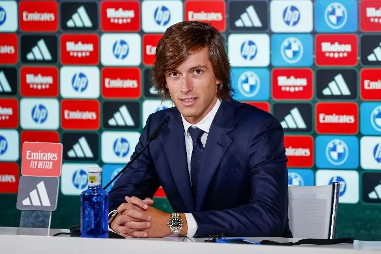 Álvaro Carreras llega al Real Madrid sin importar cuánto costó su fichaje
