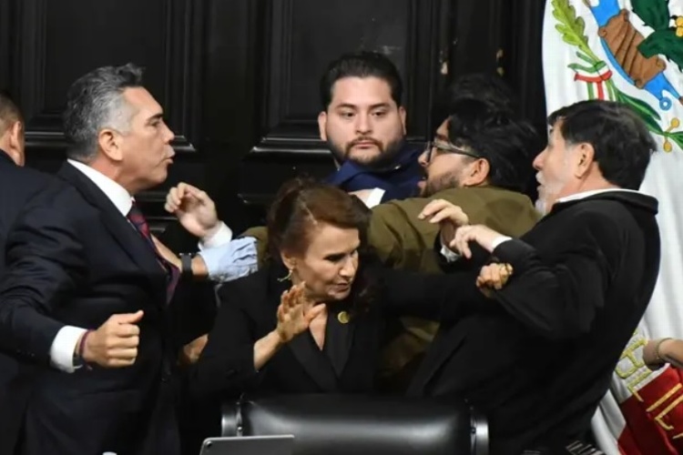 Narran pelea entre Alito Moreno y Noroña como Box (VIDEO)