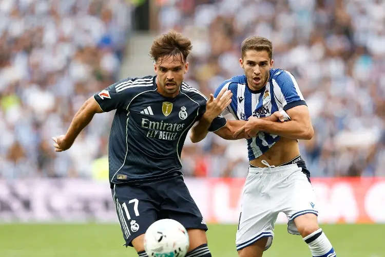 Con un futbolista menos, Real Madrid se impone a la Real Sociedad en La Liga 