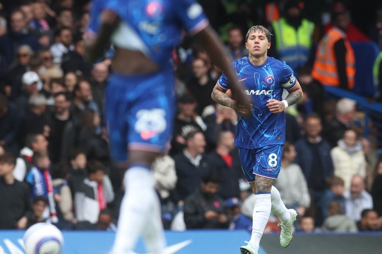 Chelsea deja escapar la victoria en el último minuto