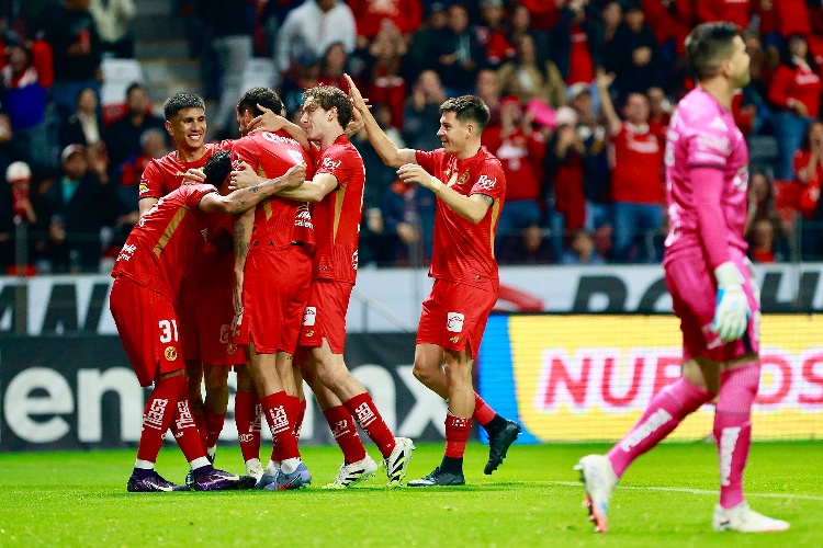 Toluca hace vibrar el 'Infierno' y hunde a Puebla en el fondo de la tabla