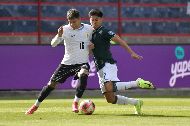 Uruguay le pega a Uzbekistán en el debut de Fabio Cannavaro