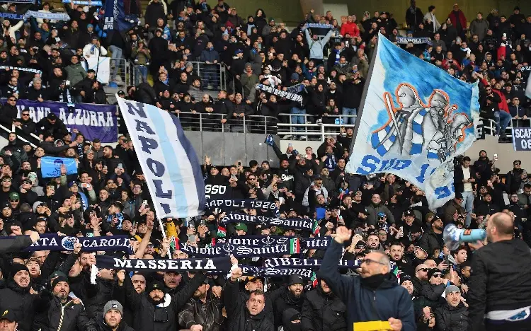 ¡Una locura! 230 aficionados del Napoli detenidos en Países Bajos