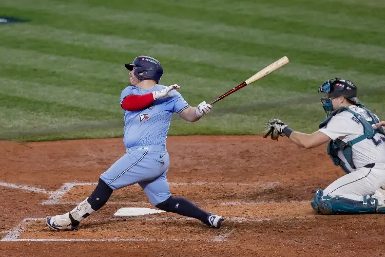 Alejandro Kirk, el mexicano que hará historia en la Serie Mundial