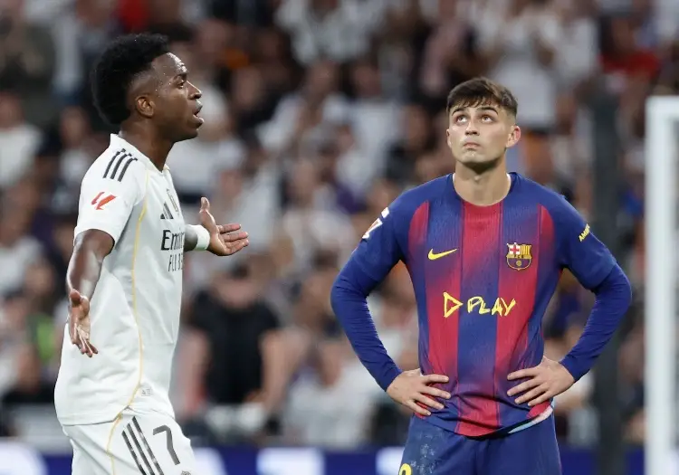 Vinicius hace berrinche tras salir de cambio en El Clásico (VIDEO)