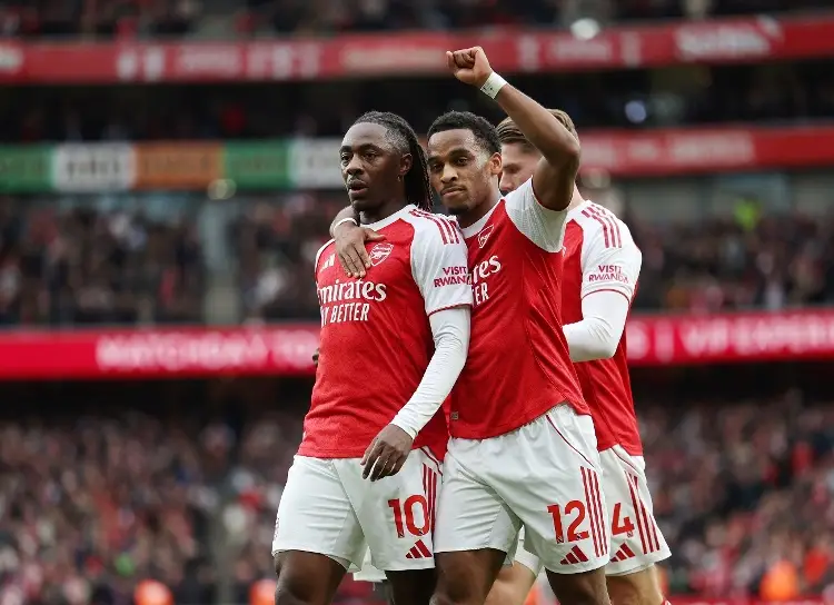 Arsenal da un golpe de autoridad y sigue con vida en la Carabao Cup 