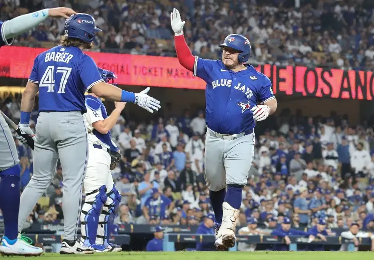 MLB: Pintan impresionante mural del mexicano Alejandro Kirk tras su gran labor en la Serie Mundial (FOTOS)