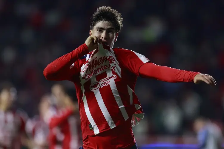 Con un golazo de la 'Hormiga', Chivas se impone a Pachuca y se acerca a la liguilla (VIDEO)