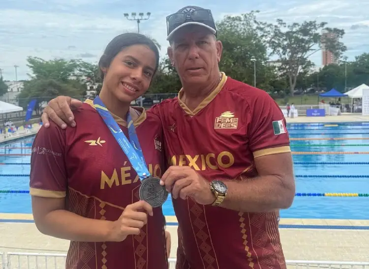 Nadadora veracrzuana brilla con medalla de plata en Colombia