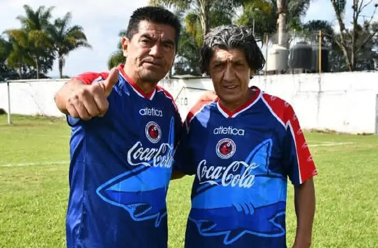 Jorge Comas brilla con los Tiburones Rojos y anota un triplete  (VIDEOS)