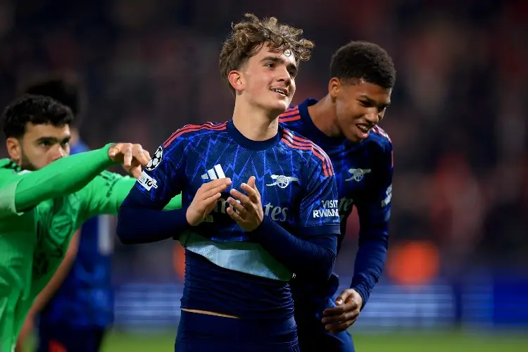 Arsenal hace historia por debutar al más joven en la historia de la Champions League