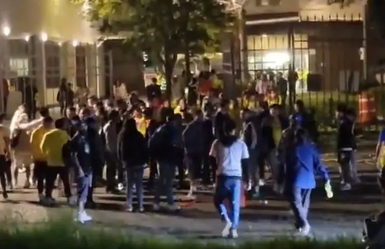 ¡Terrible! Aficionados de América y Toluca protagonizan batalla campal (VIDEOS)