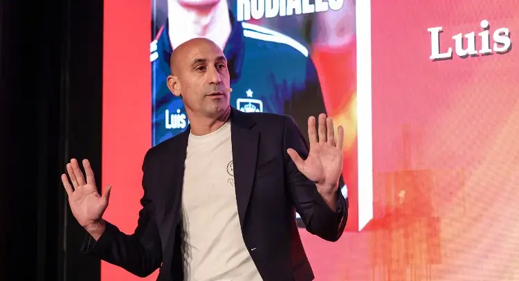 Solo he hecho el bien: Las polémicas declaraciones de Luis Rubiales tras recibir huevazos