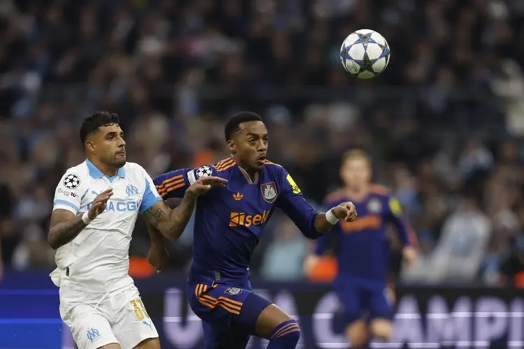 Aubameyang rescata al Marsella y vencen al Newcastle en Champions