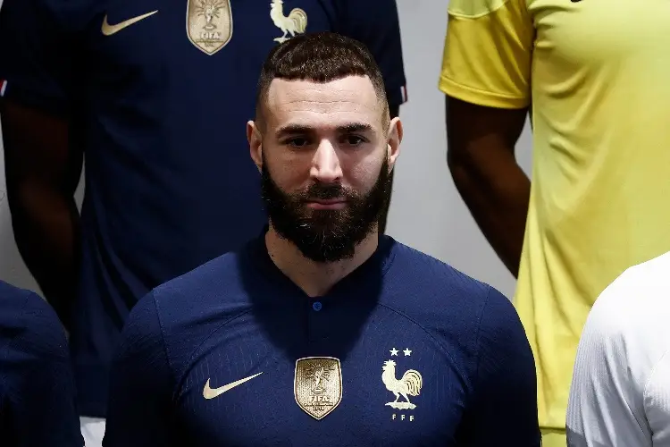 Benzema levanta la mano para jugar el Mundial 2026 con Francia