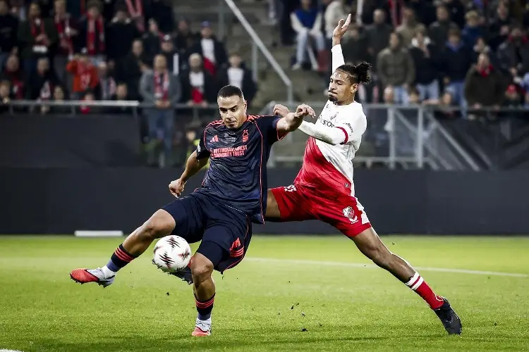 Nottingham Forest anota en los últimos minutos y despierta en la Europa League 