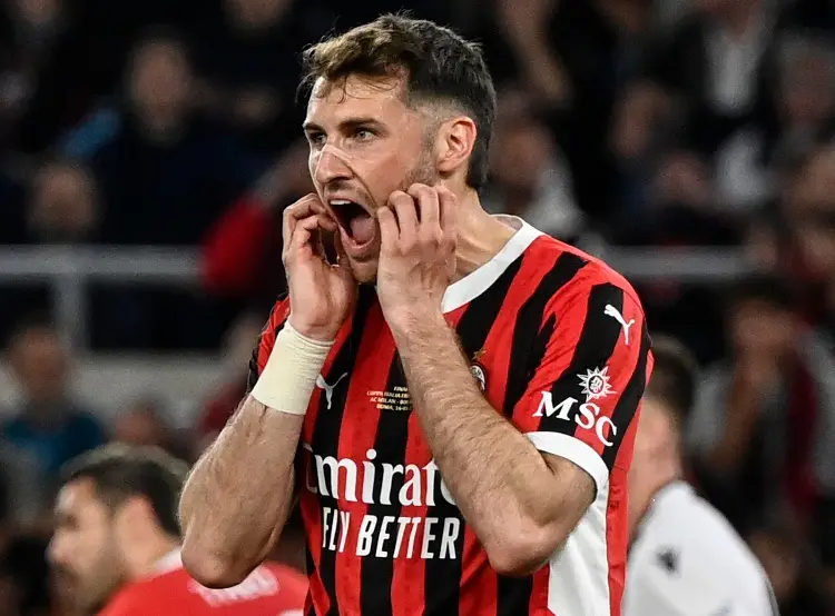 AC Milan deja a Santi Giménez fuera de la final de la Supercopa de Italia