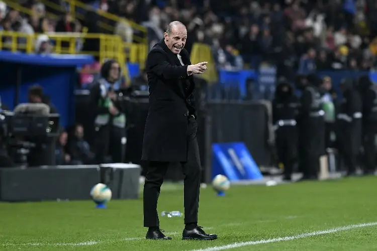 Napoli acusa al DT del AC Milan por realizar 'insultos fuera de control'