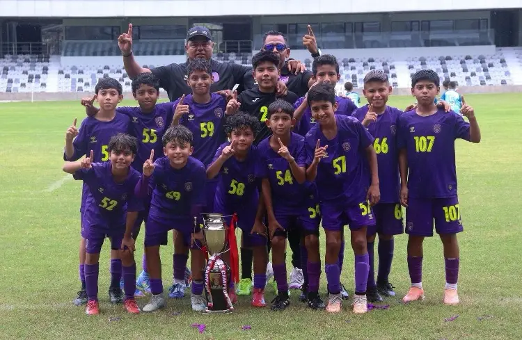 Racing de Veracruz domina la Copa Estadio Pirata Fuente y obtienen 3 campeonatos 