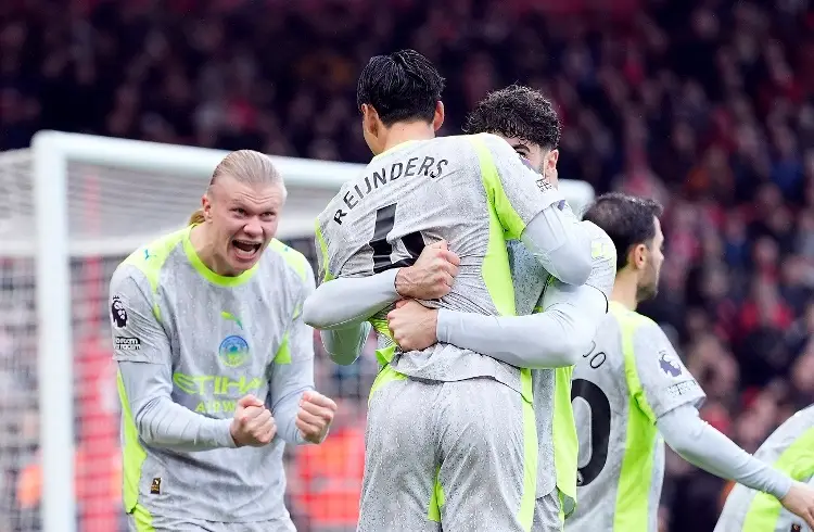 Manchester City gana y continúa su persecución por el liderato de la Premier League