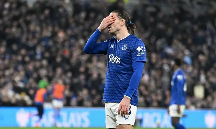 Burnley rescata un empate ante el Everton, pero se siguen hundiendo en la Premier League