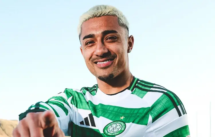 ¡Nuevo año, nueva vida! Julián Araujo debuta con Celtic pero su club tropieza en el Clásico