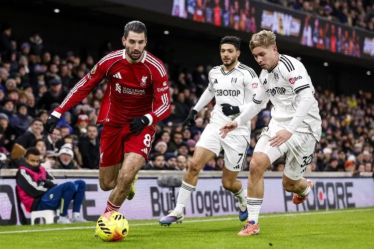 Raúl Jiménez y Fulham le empatan en el último minuto al Liverpool