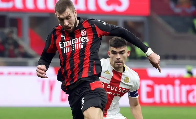 El AC Milan de Santiago Giménez le empata en el último minuto al Genoa de Johan Vásquez