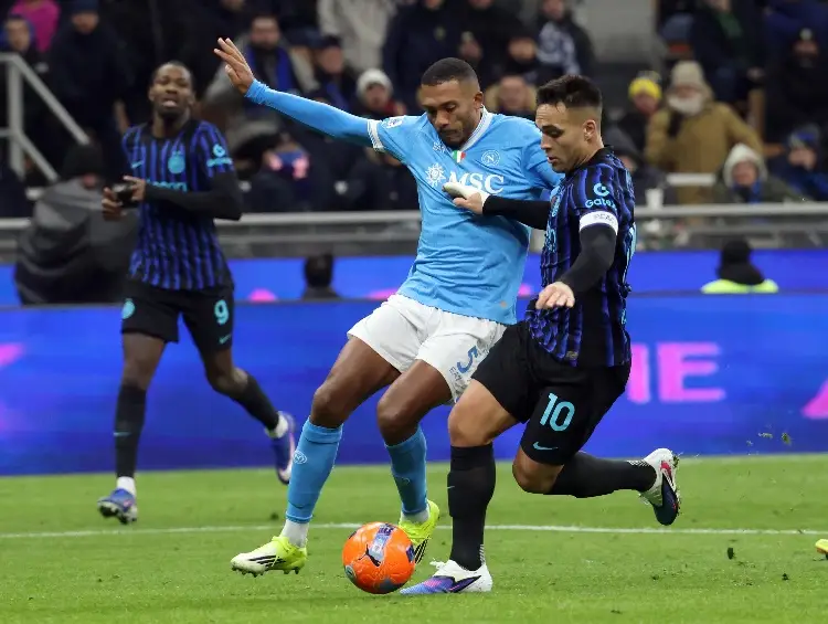 Inter de Milán empata con el Napoli y se mantiene líder de Italia