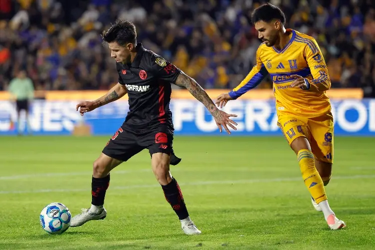 Con polémica incluida, Tigres no puede con Toluca y empatan en el Volcán 