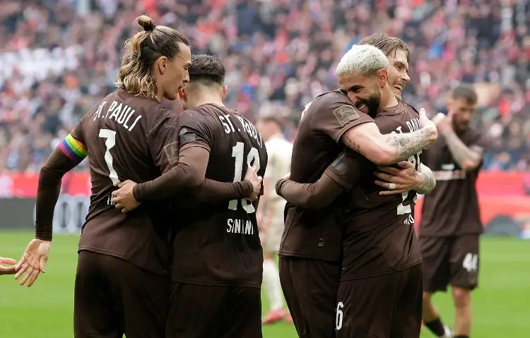 St Pauli y Hamburgo igualan en un emotivo Derbi de la Bundesliga 
