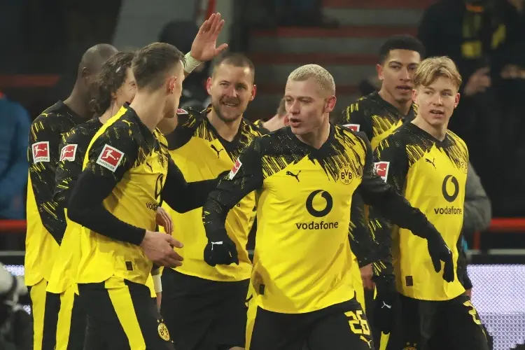Borussia Dortmund golea en la Bundesliga y le mete presión al Bayern Múnich 