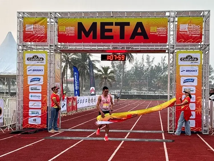 Conquistan Elisa Sánchez y Hesiquio Romero el Medio Maratón Puerto de Veracruz 2026