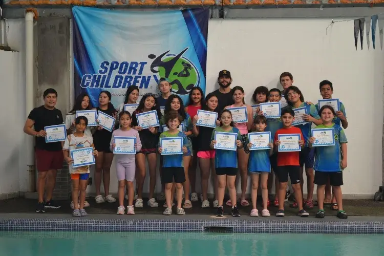 El olímpico Miguel de Lara imparte clínica de natación en Veracruz  