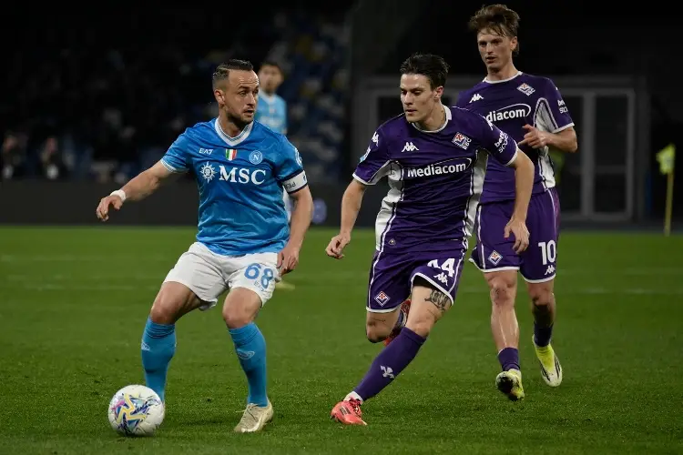 Napoli gana y hunde a la Fiorentina en la Serie A 