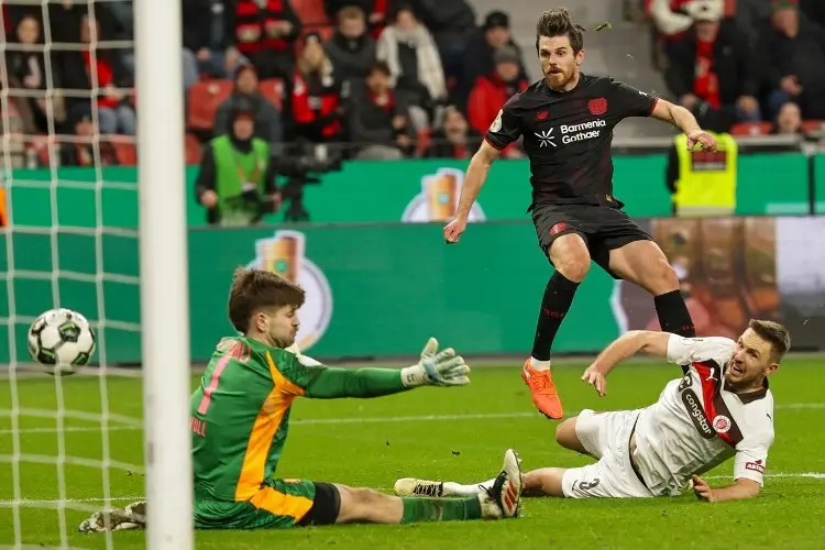 Bayer Leverkusen cumple y avanza a semifinales de la Copa de Alemania