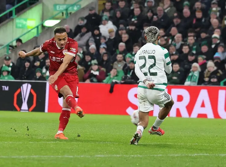 Julián Araujo y Celtic son eliminados de la UEFA Europa League por el Stuttgart 